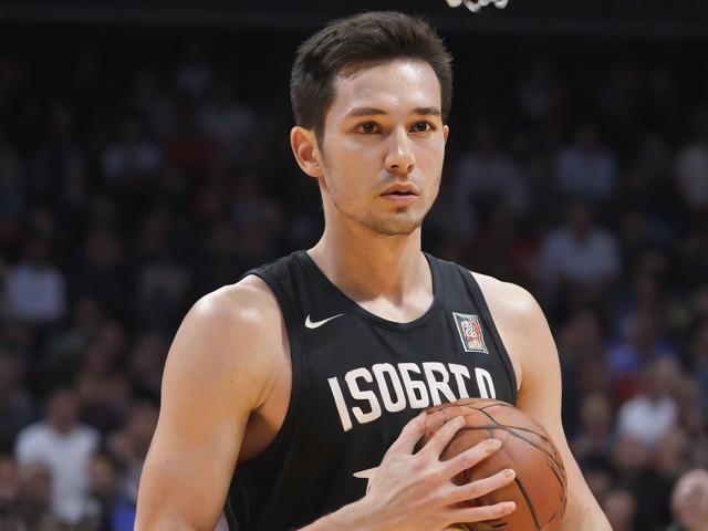 开云体育_ NBA全明星赛的影响力：球员与球迷的互动，nba全明星开场白