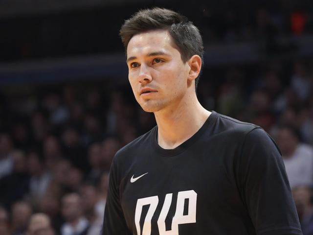 开云体育_ NBA历史上的经典时刻：值得铭记的瞬间，nba开幕式开场曲