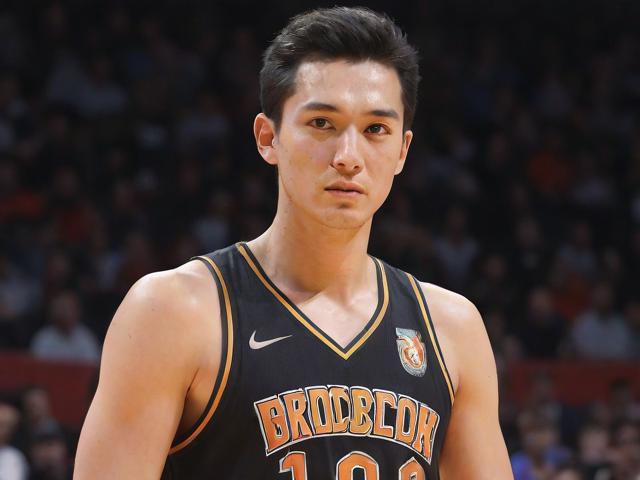 开云体育_ NBA季后赛前瞻：谁能在关键时刻把握机会？，nba季后赛开放观众