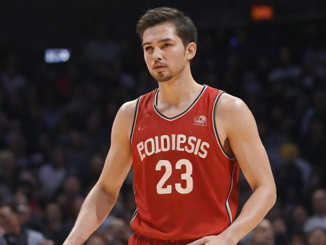 开云体育_ NBA季后赛的最佳攻防策略分析，nba季后赛形势分析