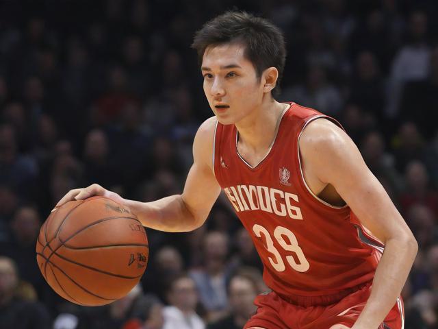 开云体育_ NBA总决赛重演：湖人对阵热火的经典战斗，湖人总决赛打热火